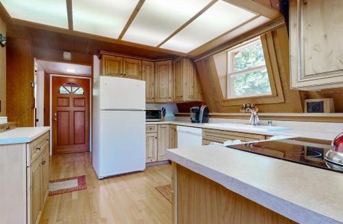 Blairsden-Graeagle House | Sierra Nevada Hideaway: Cabin w/Deck, Mtn Views
