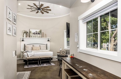 La Verkin Cabin | Silo Stay Near Zion | King Bed + Loft | Sleeps 4 | Walk to Hot Springs