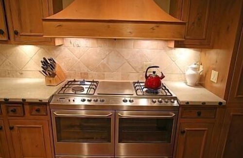 Mammoth Lakes Condo | Silver Bear #36 -Steps to Canyon Lodge! Luxurious & Fully Updated, 2 Bedroom/2 Bath Condo