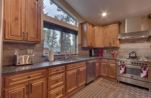 Y Area House | Silver Pines - Private home on the Meadow