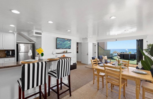 South Oceanside House | Single Family Gorgeous Beachfront Mansion on the Sand P1733-0