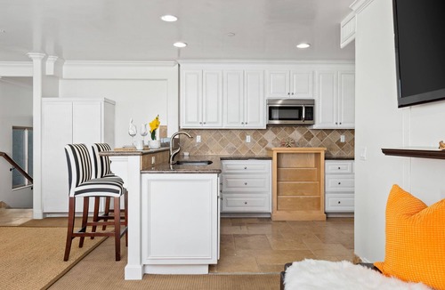 South Oceanside House | Single Family Gorgeous Beachfront Mansion on the Sand P1733-0