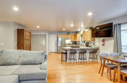 Christmas Valley House | Ski & Board in South Lake Tahoe! Updated Home