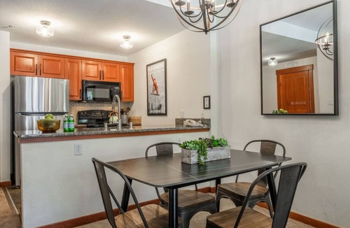 Mammoth Lakes House | Ski In/Ski Out Condo In Village