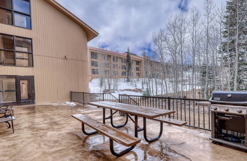 Brian Head Apartment | Ski-In/Ski-Out Studio w/ Free WiFi, Shared Indoor Pool, Sauna, & Fitness Room