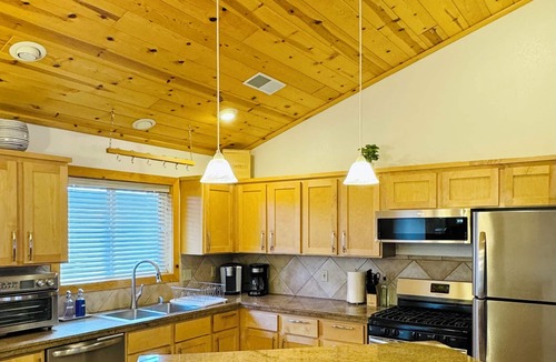 Truckee Condo | Ski & Lake Getaway in Tahoe Donner! 2BR 2BA