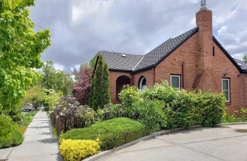 Old Southwest House | Ski, Shop & Explore: Walkable Midtown Reno Oasis!
