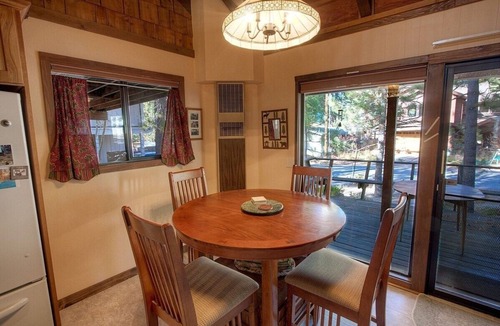 Al Tahoe House | Sky Chalet 3 Bedroom Cabin by RedAwning