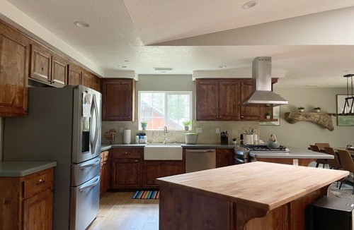 Wrightwood Cabin | Sky Lodge|Near Village, Family/Pet friendly