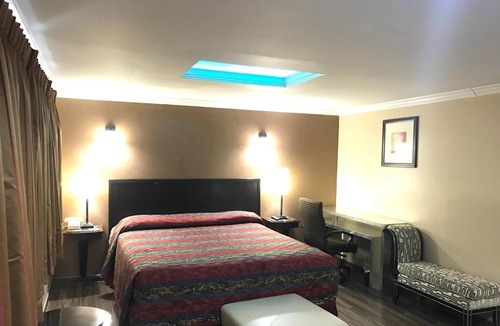 Orange Hotel | Sky Palm Motel