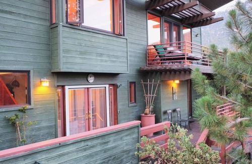 Fern Valley House | Sky Ridge - hilltop cabin with stunning views