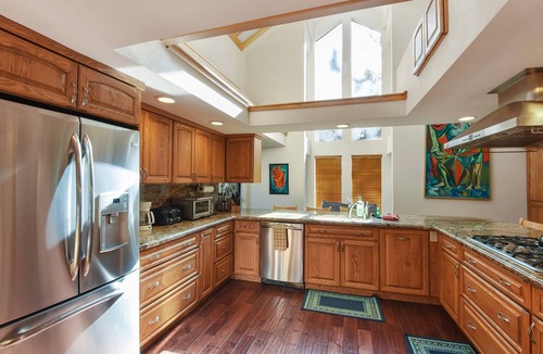 Truckee House | Skylight Mountain Home - Family & Dog Friendly, Hot Tub, Backyard Sledding