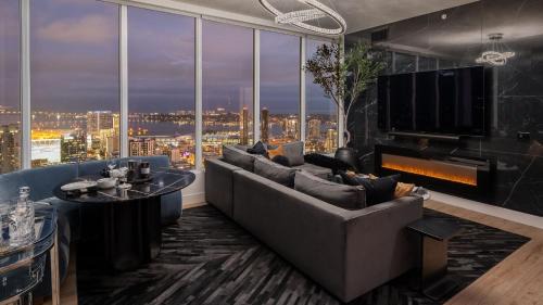 Civic Core House | SkyLux Penthouse by AvantStay