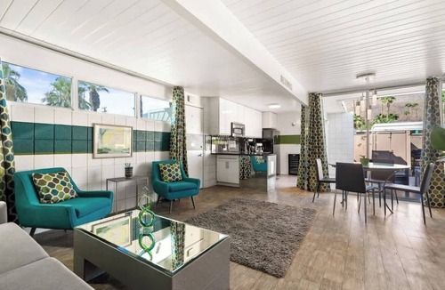 Twin Palms Condo | Sleek and Stylish Mid Century Condo