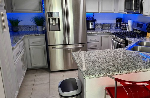 Sunrise Manor House | Sleep 24 Luxury Villa FREE Heated Pool & Game Room