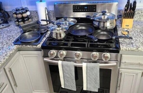 Sunrise Manor House | Sleep 24 Luxury Villa FREE Heated Pool & Game Room