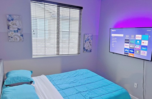 West Sacramento House | Sleeps 10 Centrally Located w/Theater Room
