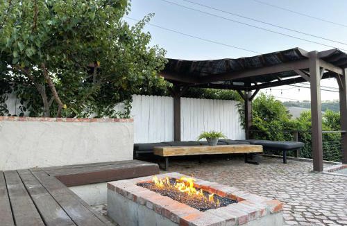 San Luis Obispo House | Sleeps 11 Wine Trail Fire Pit Bocce & Trampoline