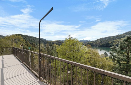 Lakehead House | Sleeps 12! Charming 3BR house with Game Room, Large Garage & Stunning Lakeviews