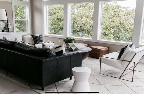 Corvallis House | Sleeps 12! Spectacular Modern Designer Home on Golf Course with Stunning Views
