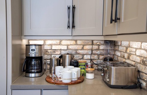 Southwest Village House | Sleeps 12/Walk to Old Town/Pool/Spa/Patio Misting