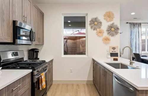 Santa Clara House | Sleeps 18! Pool! Pizza Oven! 2 Townhomes!
