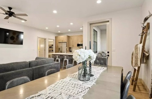 Santa Clara House | Sleeps 18! Pool! Pizza Oven! 2 Townhomes!
