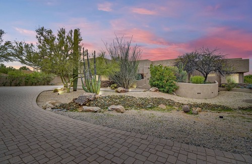 Cave Creek House | Sleeps 21, Patio Teppanyaki Grill, 2 Spas, Pool+