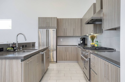 La Quinta House | Sleeps 40 | 3 Luxe Villas next to Empire Polo Club | Putting Green & Pickleball