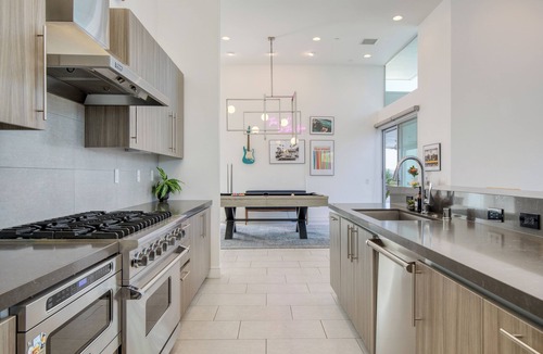 La Quinta House | Sleeps 40 | 3 Luxe Villas next to Empire Polo Club | Putting Green & Pickleball