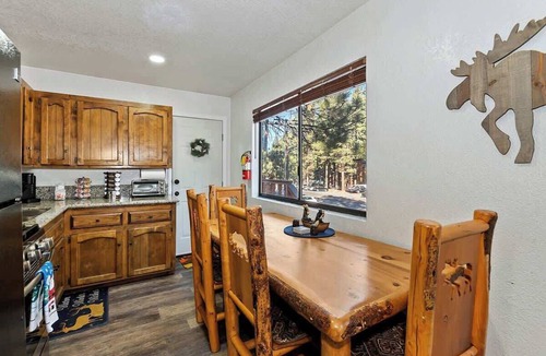 Summit Estates Apartment | Slopeside Cabin A Walk to Lifts & Parking