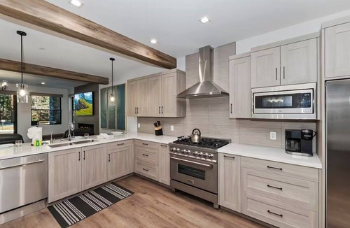 Summit Estates House | Snow Summit Luxury 8BR | Hot Tub | EV | Sleeps 28