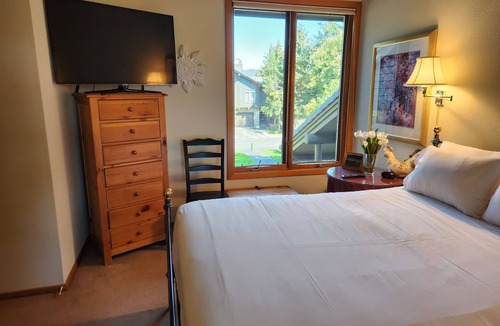 Mammoth Lakes Condo | Snowcreek Resort Vacation Rental 838