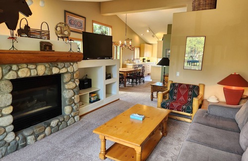 Mammoth Lakes Condo | Snowcreek Resort Vacation Rental 908