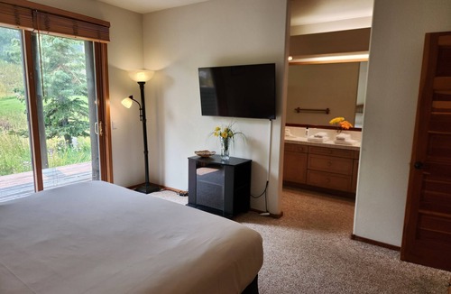 Mammoth Lakes House | Snowcreek Resort Vacation Rental 954