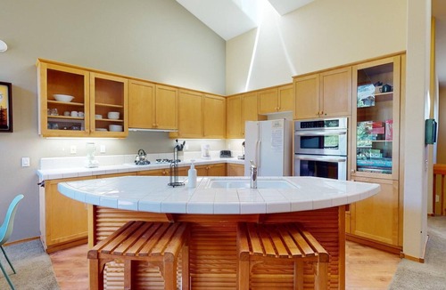 Mammoth Lakes House | Snowcreek Resort Vacation Rental 950