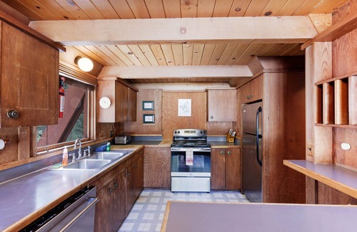 Alpine Meadows House | Snowy Paws Alpine Meadows - Ski Shuttle- Dog OK - Close to Slopes - Amazing Views