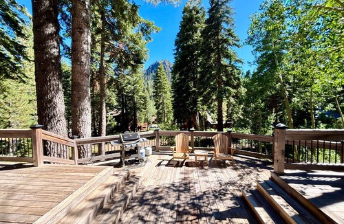 Alpine Meadows House | Snowy Paws Alpine Meadows - Ski Shuttle- Dog OK - Close to Slopes - Amazing Views