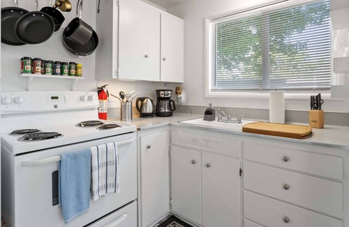 Market District Condo | Snug Spot 70 - Close To Downtown & Autzen 1 Bedroom Studio