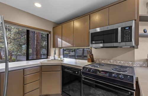 Century West Condo | Soaring Trees, Sounds of the Deschutes River and Easterly Views