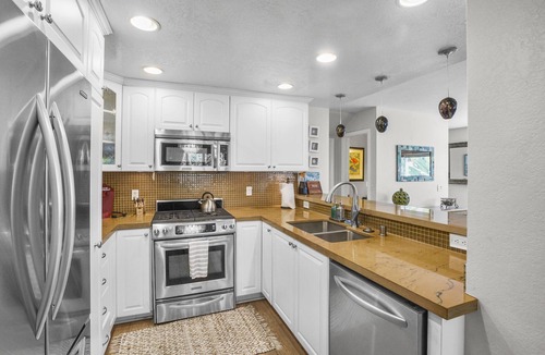 Leucadia House | SoCal’s Tropical Paradise with Hot Tub