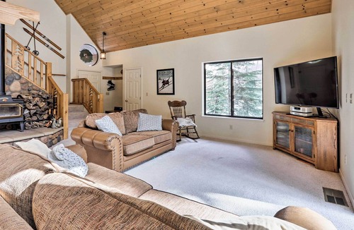 Pla-Vada Woodlands Cabin | Soda Springs Cabin w/ Deck: Mins to 3 Ski Resorts!