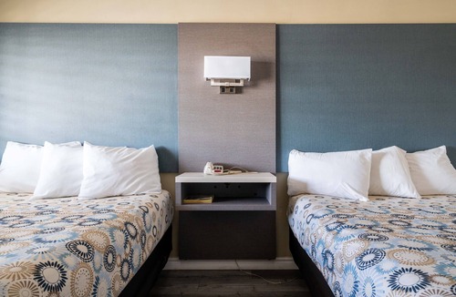 Santa Maria Hotel | Solaire Inn & Suites