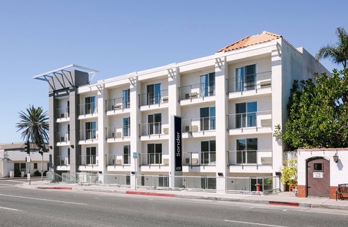 Newport Shores Apartment | Sonder Solarena | King Room