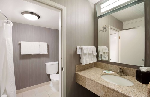 Downtown Village Hotel | Sonesta Select Huntington Beach Fountain Valley