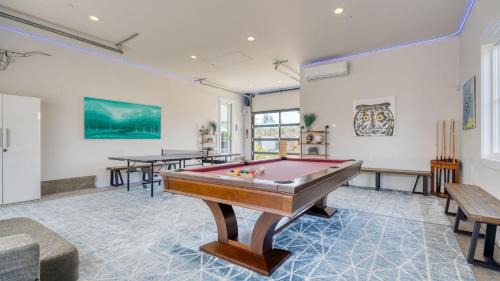 Kenwood House | Sonoma Pool Retreat by AvantStay