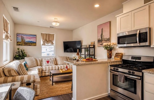Santa Rosa House | Sonoma Wine Country Retreat | Near Top Wineries + Cozy Escape