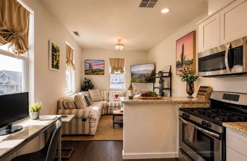 Santa Rosa House | Sonoma Wine Country Retreat | Near Top Wineries + Cozy Escape