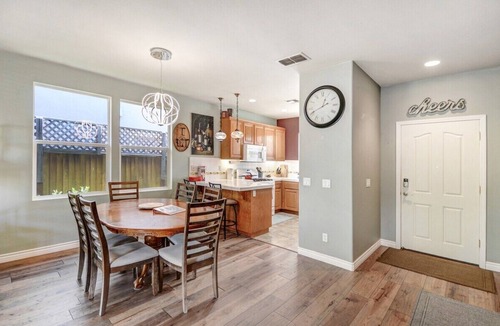 Southwest Santa Rosa House | Sonoma Wine Country Retreat | Hot Tub, BBQ & Mini Golf Fun