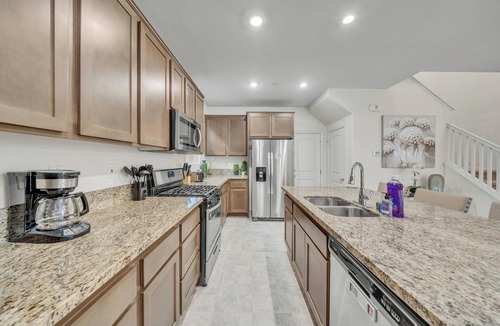 Rialto House | Sophisticated 4BR Retreat｜Pet-Friendly｜Fenced Yard & Pool Access#41339